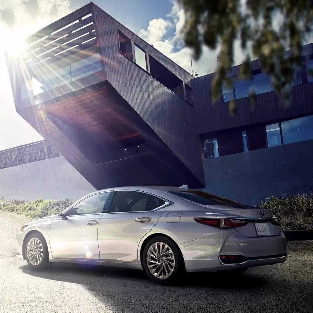 レクサスESの現状と未来を読み解く