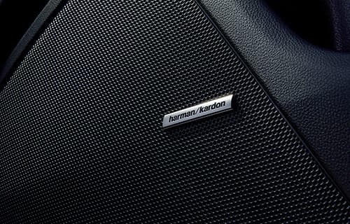 3点セットオプション
①スマートリヤビューミラー
②ハーマンカードンサウンドシステム
③本革シート