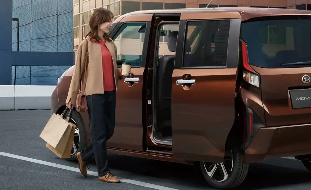 変更点はリアが両側スライドドアになった